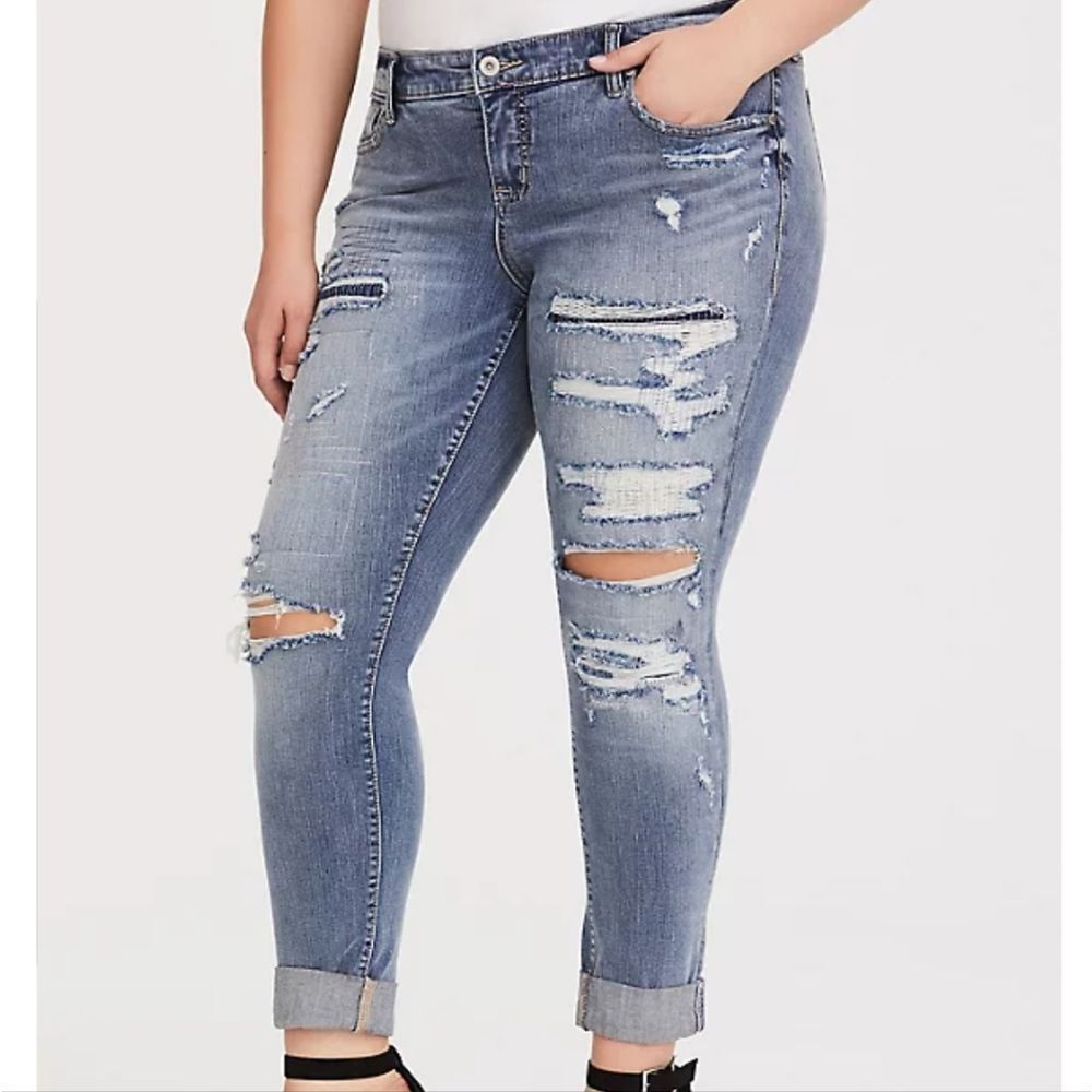Medium wash distressed Torrid boyfriend jeans size 22R